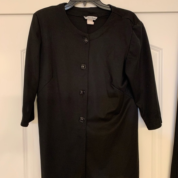 button down blouse & pant suit. - Picture 2 of 6